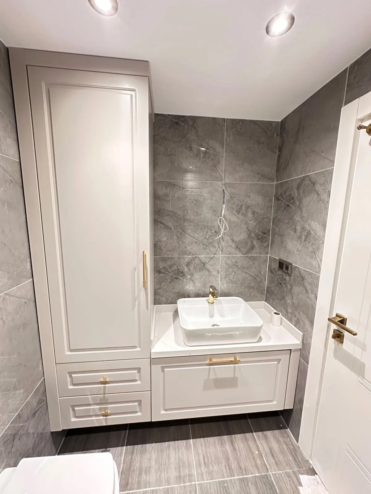 Classic white bathroom unit with gold handles